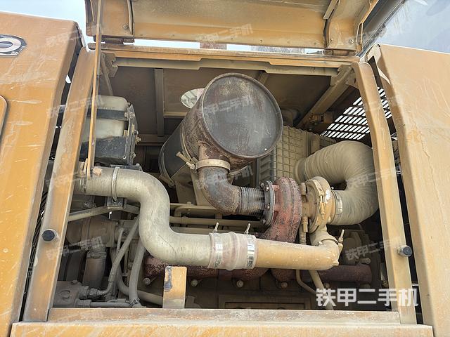 发动机右侧（整机外观及大件）