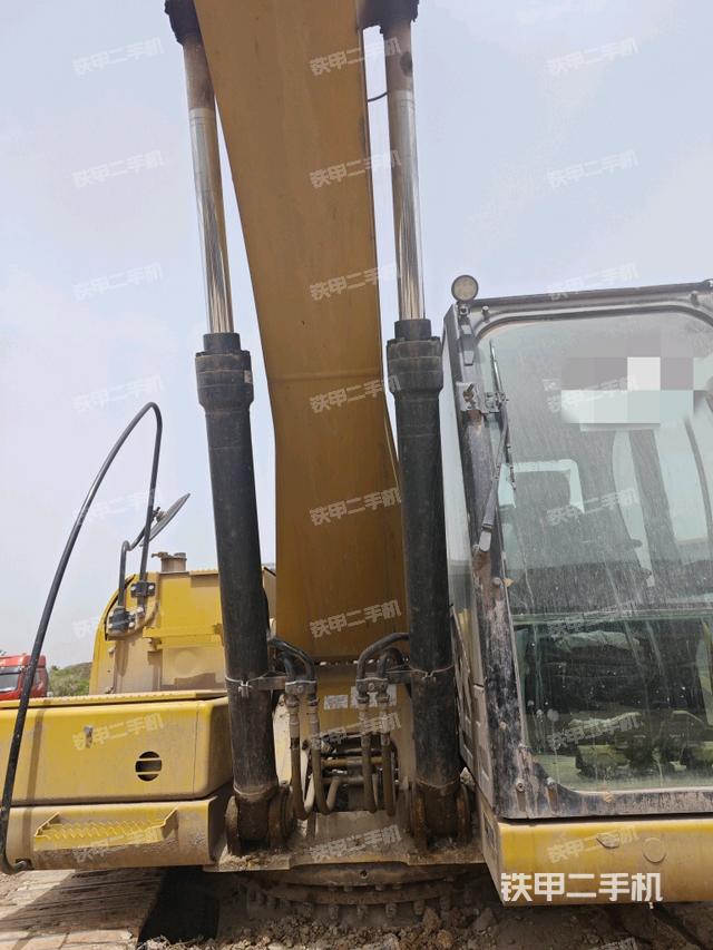 大臂油缸整體?豎拍（工作和回轉(zhuǎn)裝置）