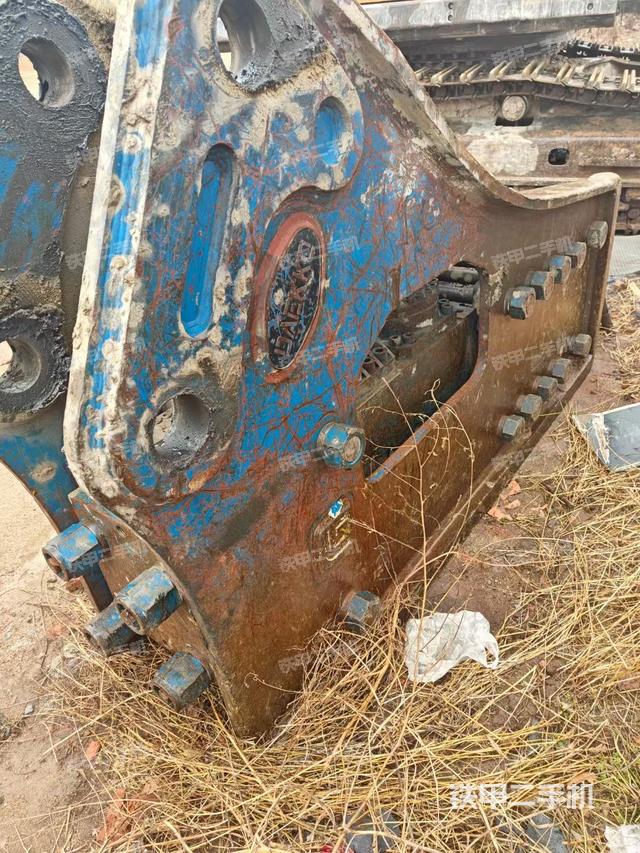 整機右后45°(設(shè)備外觀及核心部件) 整機右后45°(設(shè)備外觀及核心部件)