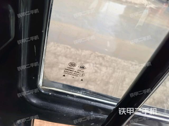 后窗玻璃角標(駕駛室部分) 后窗玻璃角標(駕駛室部分)