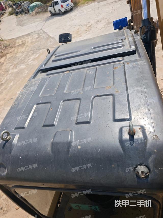 駕駛室頂部(整機外觀) 駕駛室頂部(整機外觀)