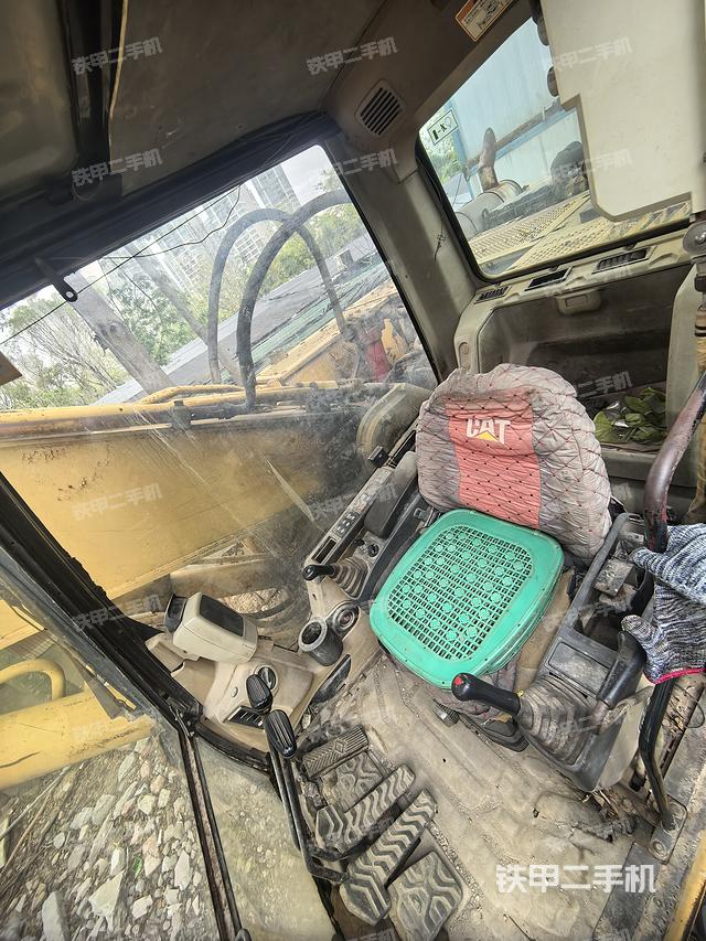 駕駛室整體(整機外觀) 駕駛室整體(整機外觀)