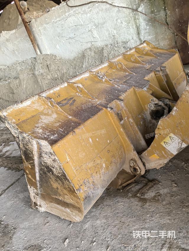 工作裝置整體(整機(jī)外觀及大件) 工作裝置整體(整機(jī)外觀及大件)