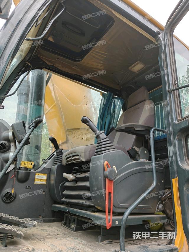 駕駛室整體(整機(jī)外觀) 駕駛室整體(整機(jī)外觀)