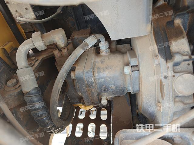 液壓泵艙室正面整體(整機(jī)外觀) 液壓泵艙室正面整體(整機(jī)外觀)