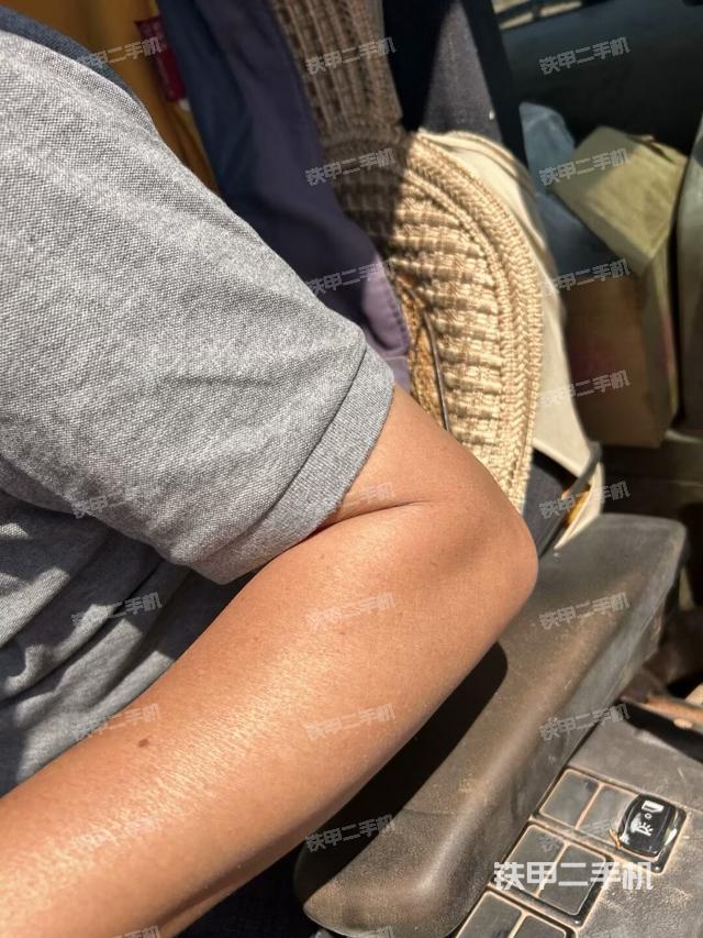 座椅左側(cè)控制臺(tái)/音響/含左手柄（駕駛室部分）