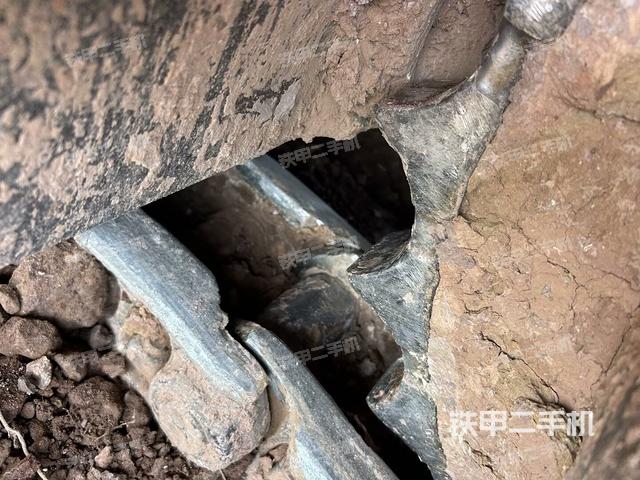 左驅(qū)動(dòng)輪（行走機(jī)構(gòu)）