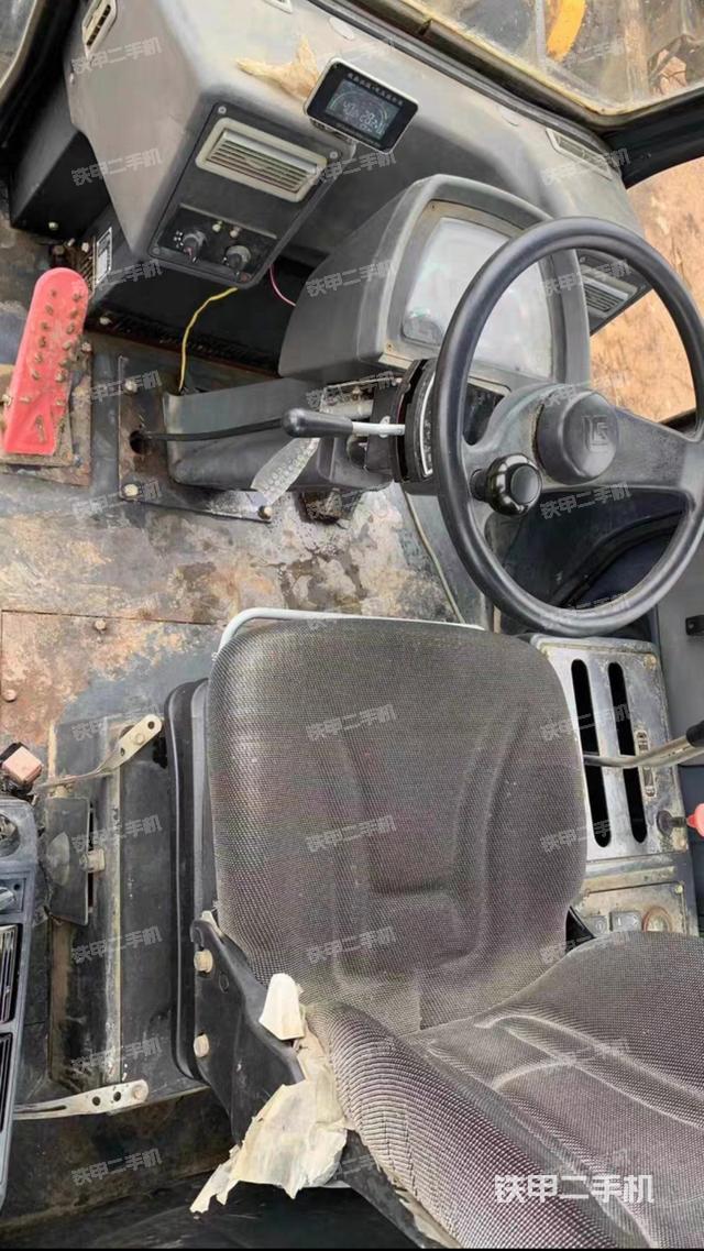 駕駛室工作臺(tái)（整機(jī)外觀及大件）