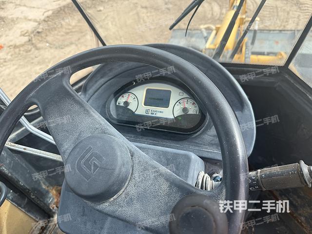 駕駛室工作臺(tái)（整機(jī)外觀及大件）