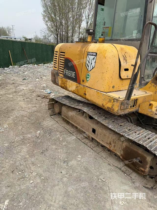 駕駛室頂部(整機外觀) 駕駛室頂部(整機外觀)