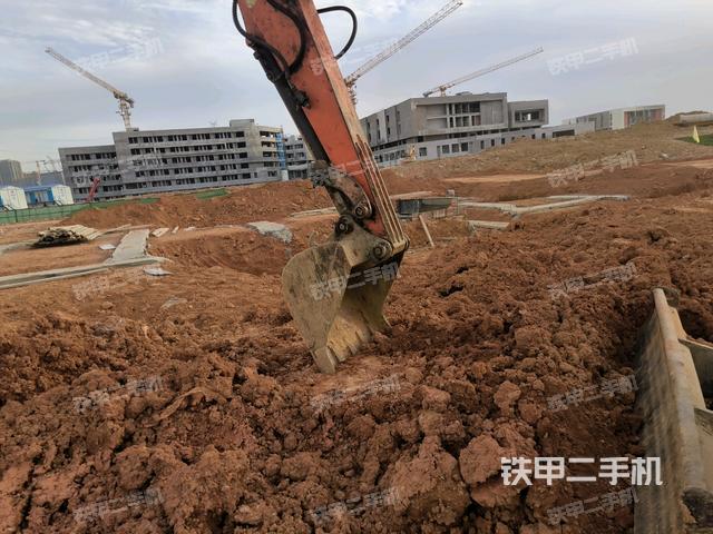 轉盤和下車架正前(工作和回轉裝置) 轉盤和下車架正前(工作和回轉裝置)