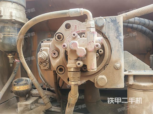 液壓泵艙室正面整體（整機(jī)外觀）