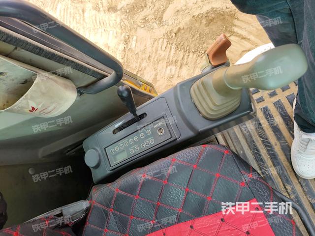 座椅左側(cè)控制臺/音響/含左手柄（駕駛室部分）