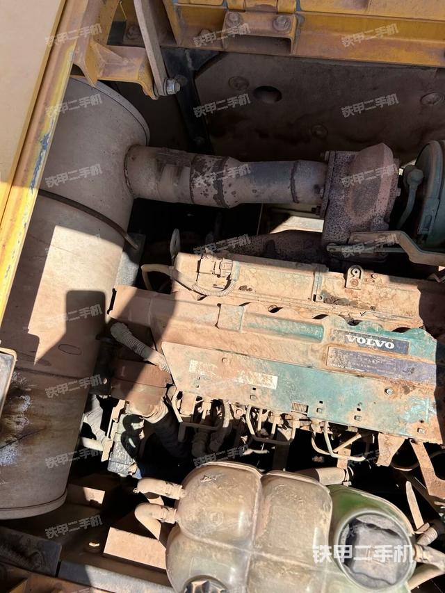 發(fā)動(dòng)機(jī)室（上車(chē)部件）