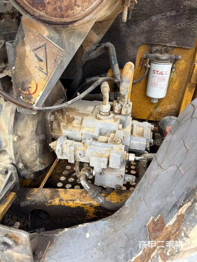 液壓泵艙室正面整體(整機(jī)外觀) 液壓泵艙室正面整體(整機(jī)外觀)