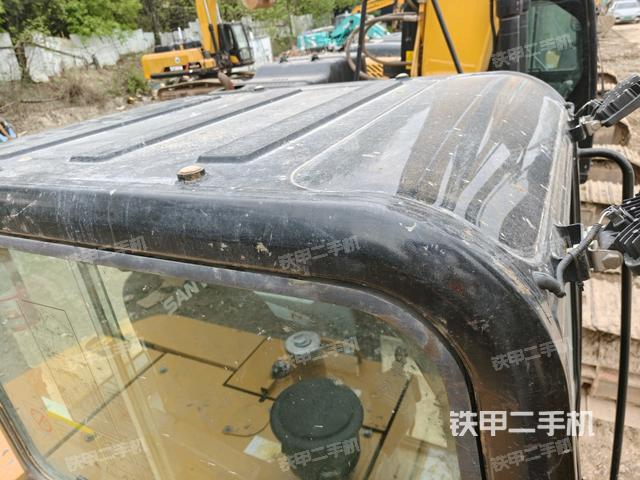 駕駛室頂部(整機外觀) 駕駛室頂部(整機外觀)