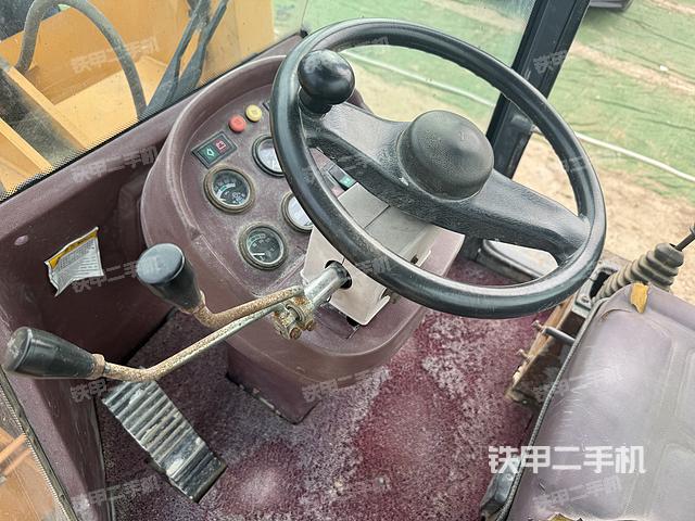 駕駛室工作臺(tái)(整機(jī)外觀及大件) 駕駛室工作臺(tái)(整機(jī)外觀及大件)