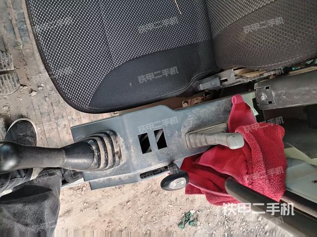 座椅左側(cè)控制臺(tái)/音響/含左手柄（駕駛室部分）