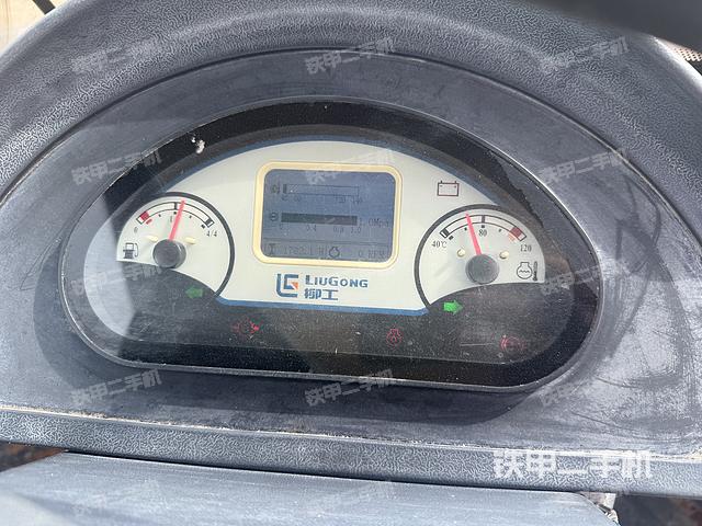 駕駛室操作臺(tái)（整機(jī)外觀及大件）