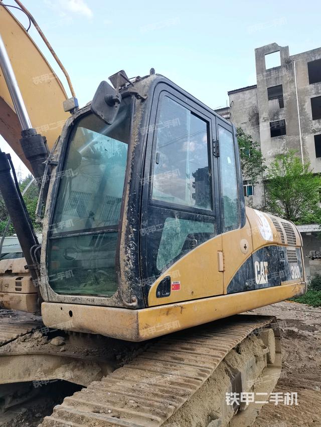 駕駛室左前45度（駕駛室部分）