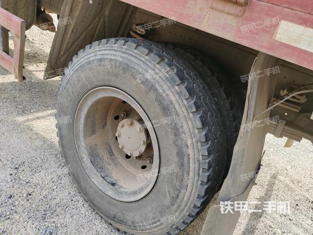 蓄電瓶（汽車起重機(jī)其他部件展示）