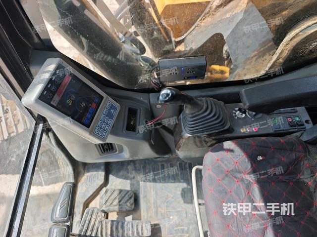 駕駛室整體(整機外觀) 駕駛室整體(整機外觀)