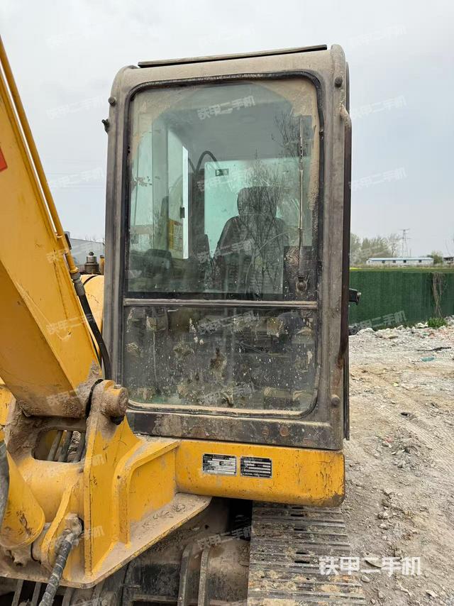 駕駛室整體(整機外觀) 駕駛室整體(整機外觀)