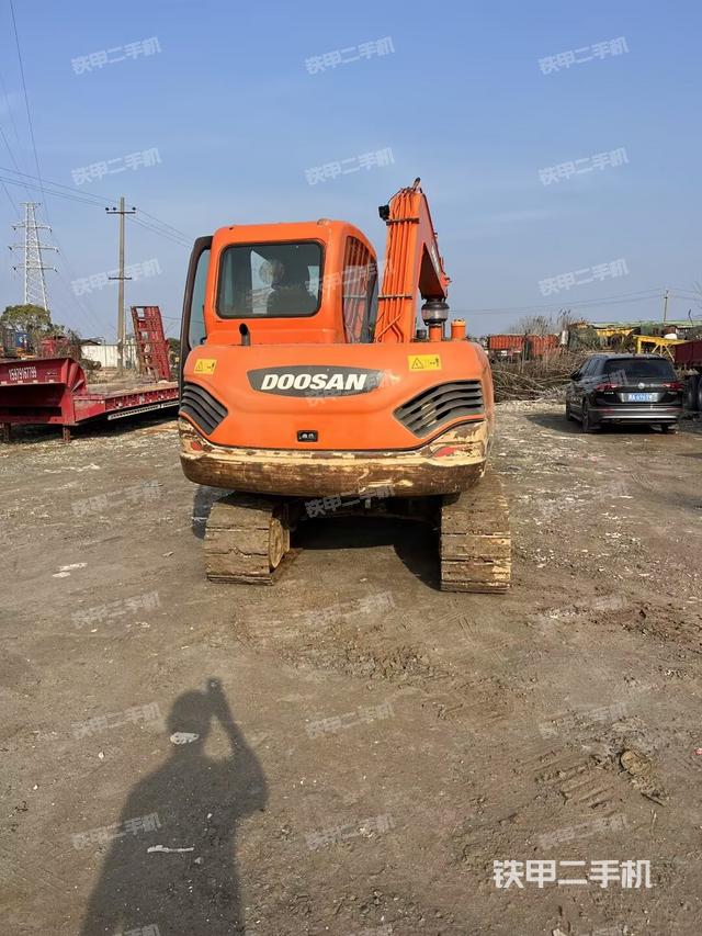 驾驶室顶部（整机外观）