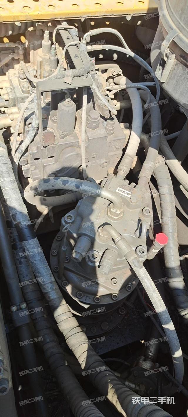 回轉(zhuǎn)馬達和主控閥（整機外觀）