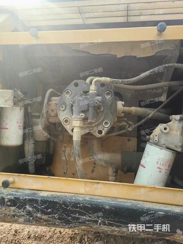 液壓泵艙室正面整體(整機(jī)外觀) 液壓泵艙室正面整體(整機(jī)外觀)