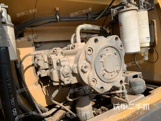 液壓泵艙室正面整體（整機(jī)外觀）