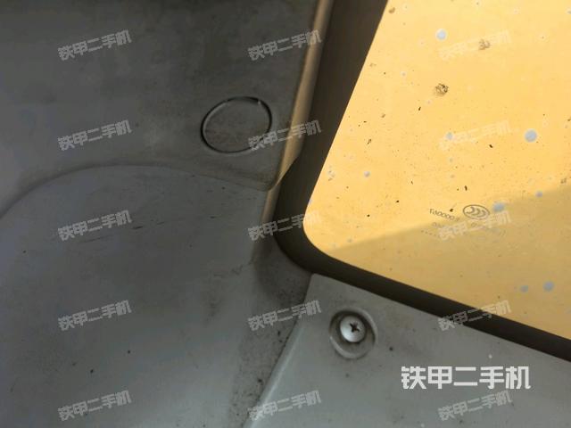 后窗玻璃角標(駕駛室部分) 后窗玻璃角標(駕駛室部分)