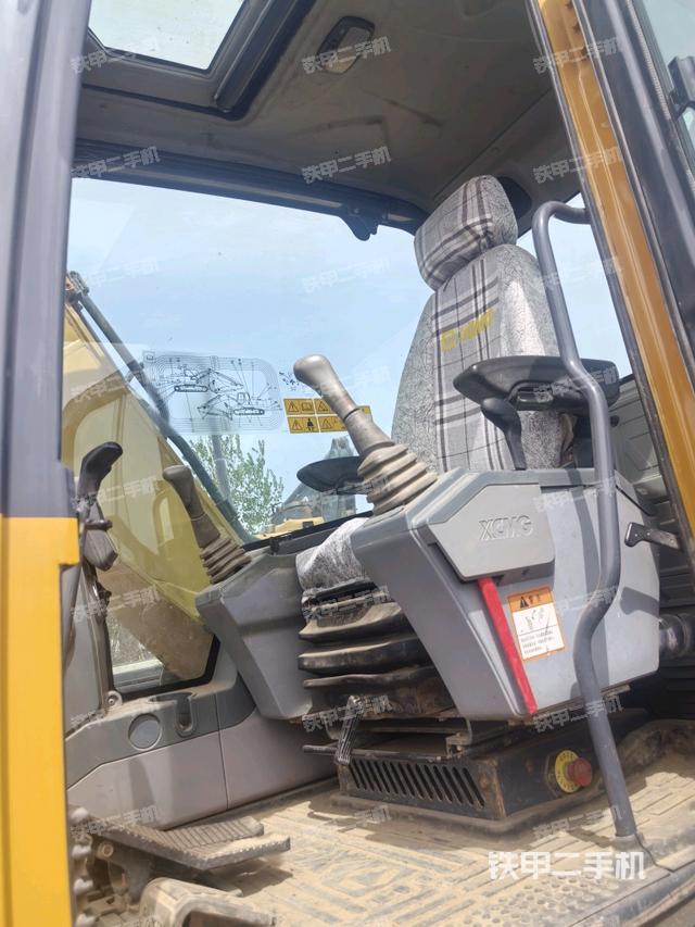 駕駛室整體(整機外觀) 駕駛室整體(整機外觀)