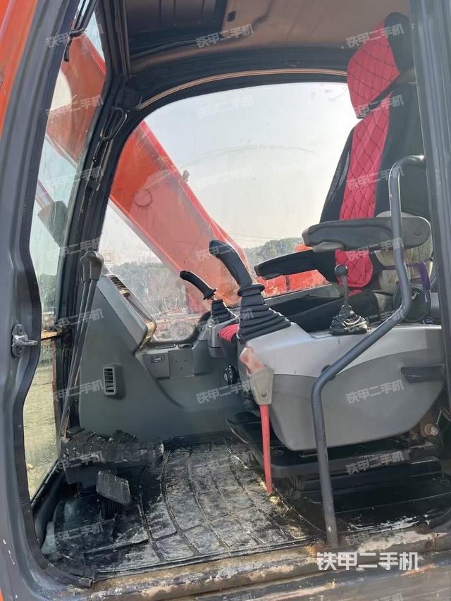 驾驶室整体（整机外观）