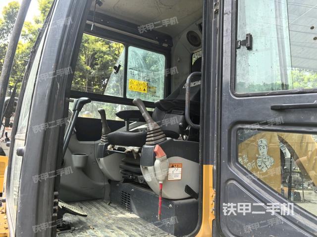 ?駕駛室正側(cè)(駕駛室部分) ?駕駛室正側(cè)(駕駛室部分)