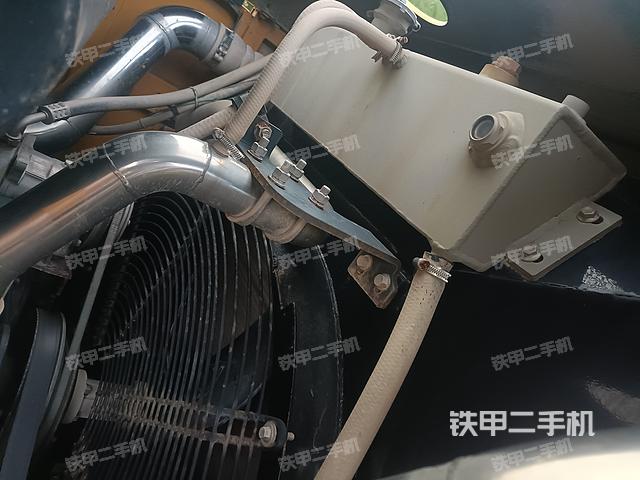 駕駛室操作臺(tái)(整機(jī)外觀及大件) 駕駛室操作臺(tái)(整機(jī)外觀及大件)
