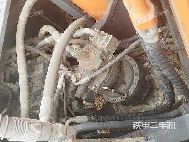 回轉(zhuǎn)馬達(dá)和主控閥（整機(jī)外觀）