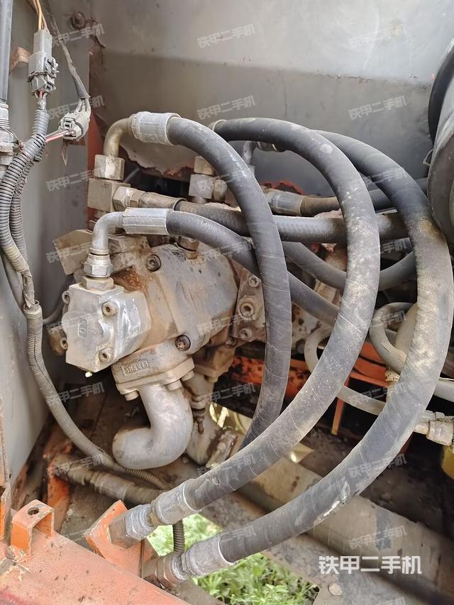 液壓泵艙室正面整體（整機(jī)外觀）