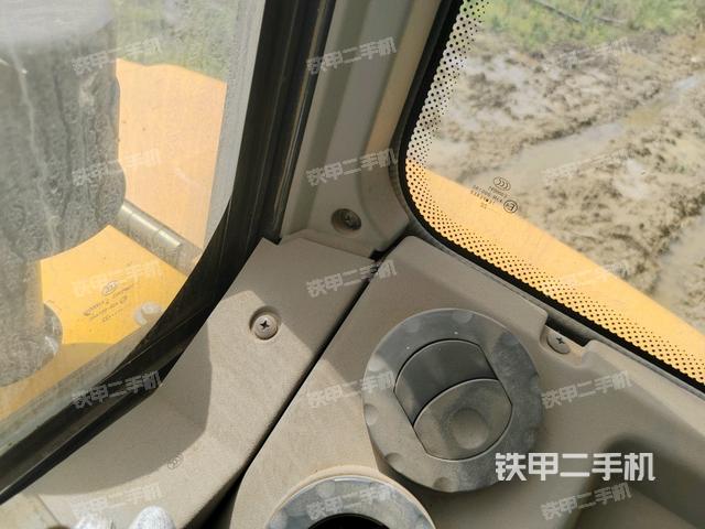 座椅右側(cè)控制臺(tái)/鑰匙門/油門/含右手柄(駕駛室部分) 座椅右側(cè)控制臺(tái)/鑰匙門/油門/含右手柄(駕駛室部分)
