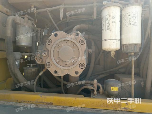 液壓泵艙室正面整體(整機外觀) 液壓泵艙室正面整體(整機外觀)