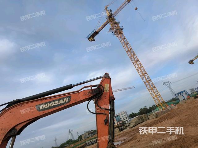 小臂整體右前(工作和回轉裝置) 小臂整體右前(工作和回轉裝置)