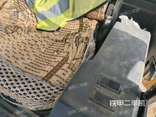后窗玻璃角標(biāo)(駕駛室部分) 后窗玻璃角標(biāo)(駕駛室部分)