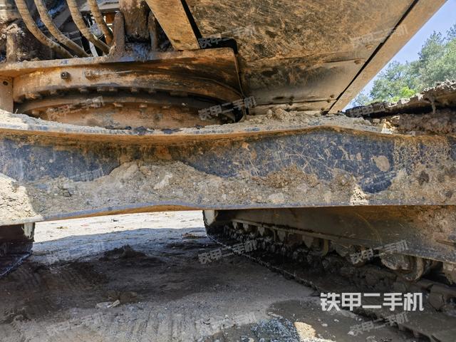 轉(zhuǎn)盤和下車架正前(工作和回轉(zhuǎn)裝置) 轉(zhuǎn)盤和下車架正前(工作和回轉(zhuǎn)裝置)
