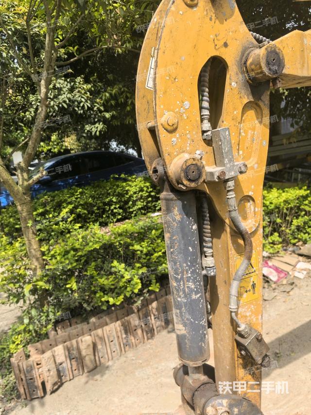 鏟斗右后整體（工作和回轉(zhuǎn)裝置）