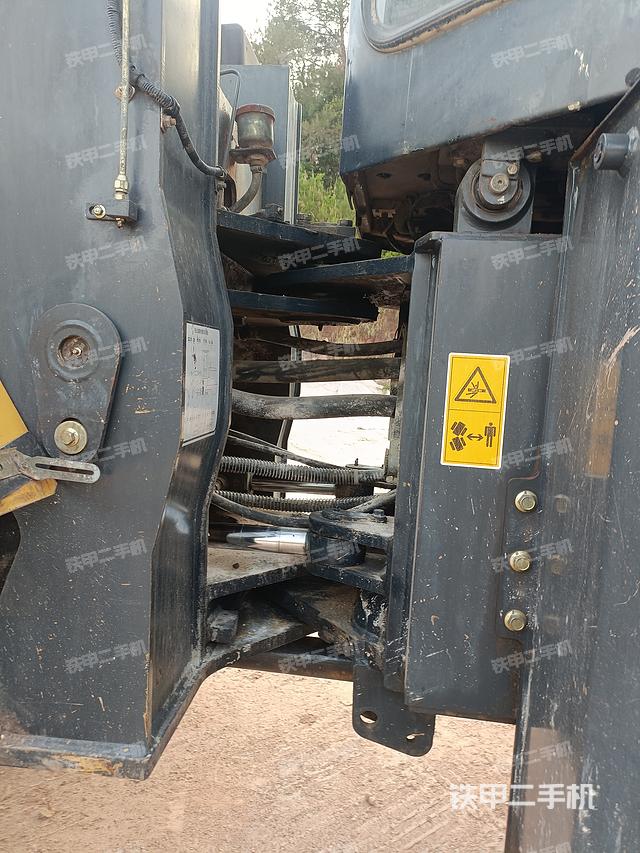 發(fā)動(dòng)機(jī)右側(cè)（整機(jī)外觀及大件）