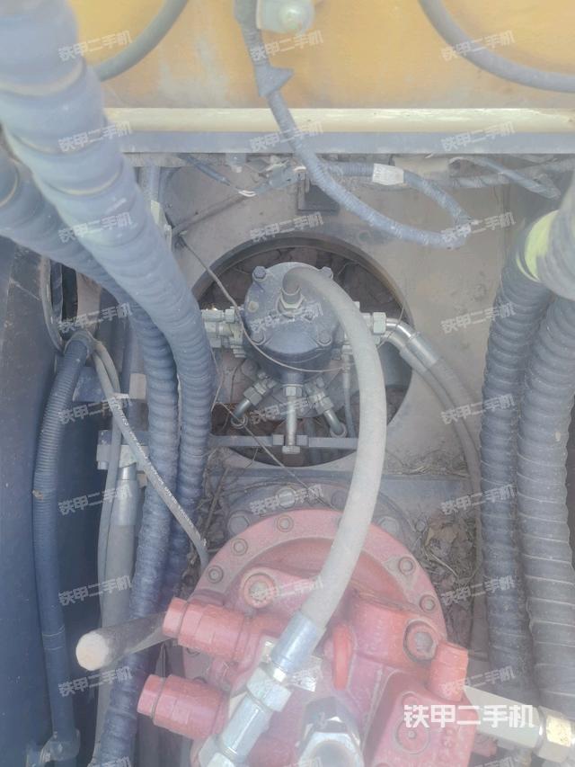 中央回轉(zhuǎn)接頭特寫（上車部件）