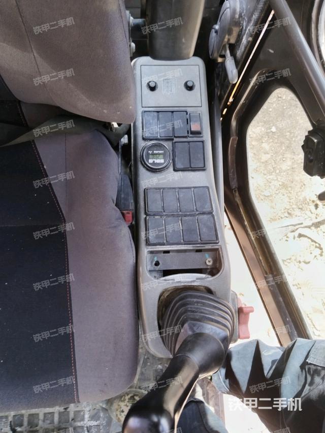 座椅左側(cè)控制臺(tái)/音響/含左手柄（駕駛室部分）