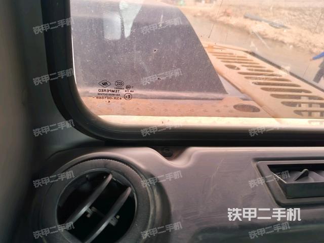 座椅左側(cè)控制臺/音響/含左手柄(駕駛室部分) 座椅左側(cè)控制臺/音響/含左手柄(駕駛室部分)
