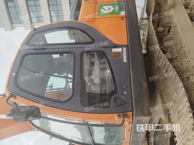 駕駛室整體（整機(jī)外觀）