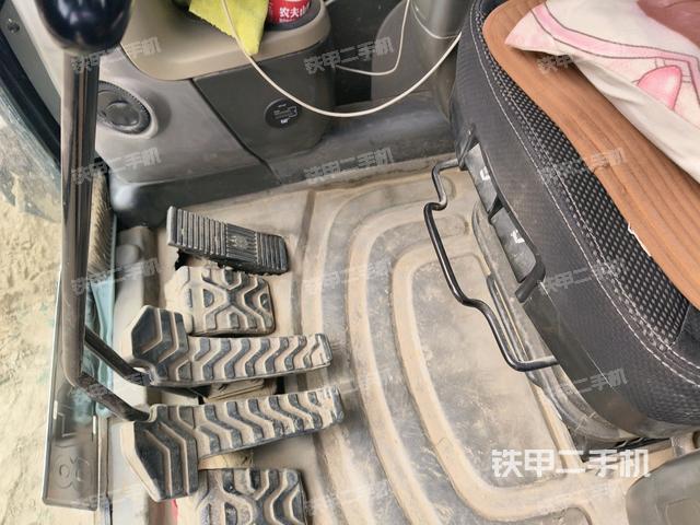 左后方玻璃角標(駕駛室部分) 左后方玻璃角標(駕駛室部分)